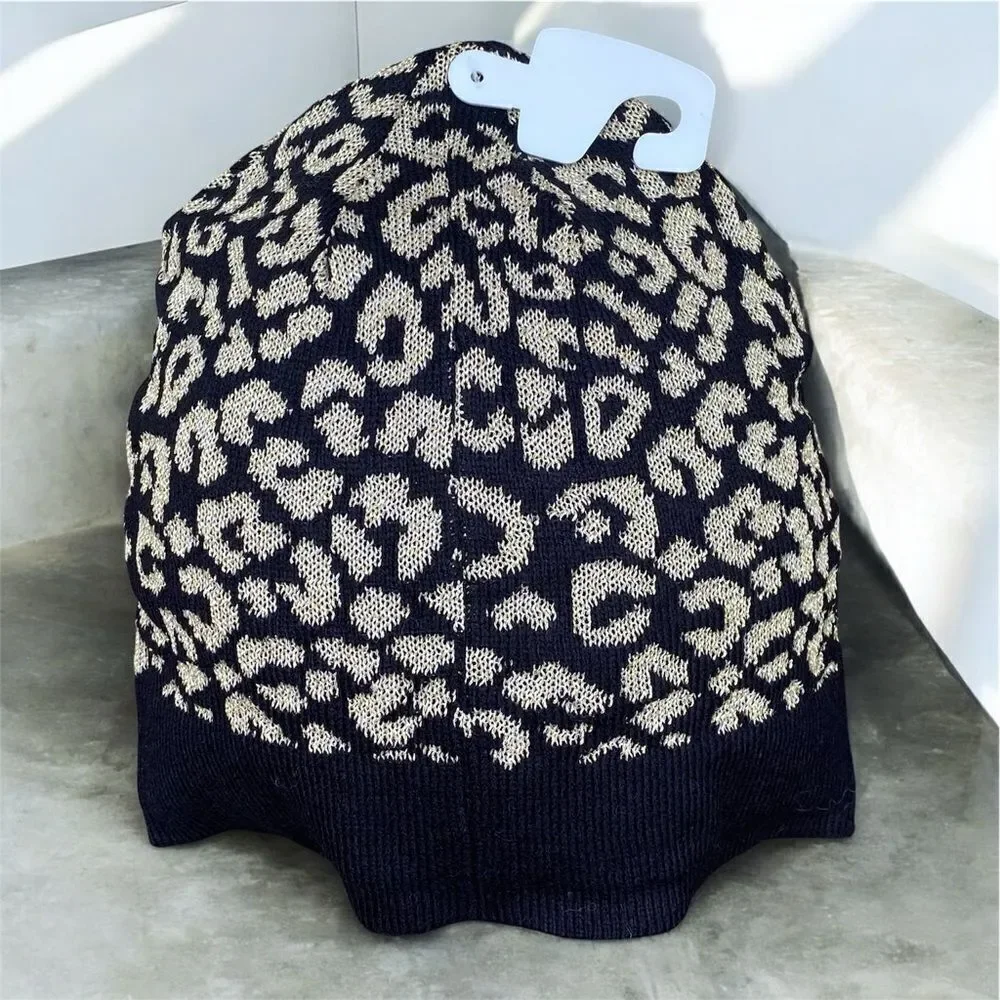 NWT New Michael Kors Black and Gold Metallic Leopard Print Logo Hat/Beanie OS